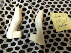 WHITE SHOES 18 A